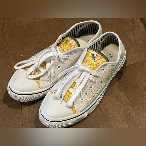 Unique Hand Designed Bee Spring Garden Theme Canvas Shoes Womens Size 10 - Picture 2 of 4